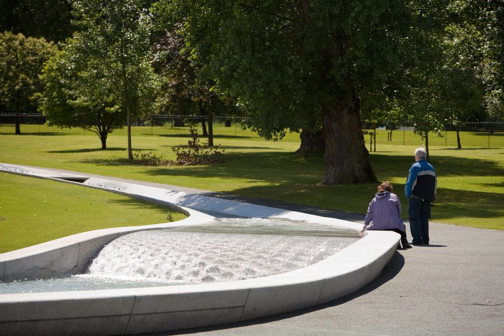 Take a picnic and sit by the Diana Memorial fountain