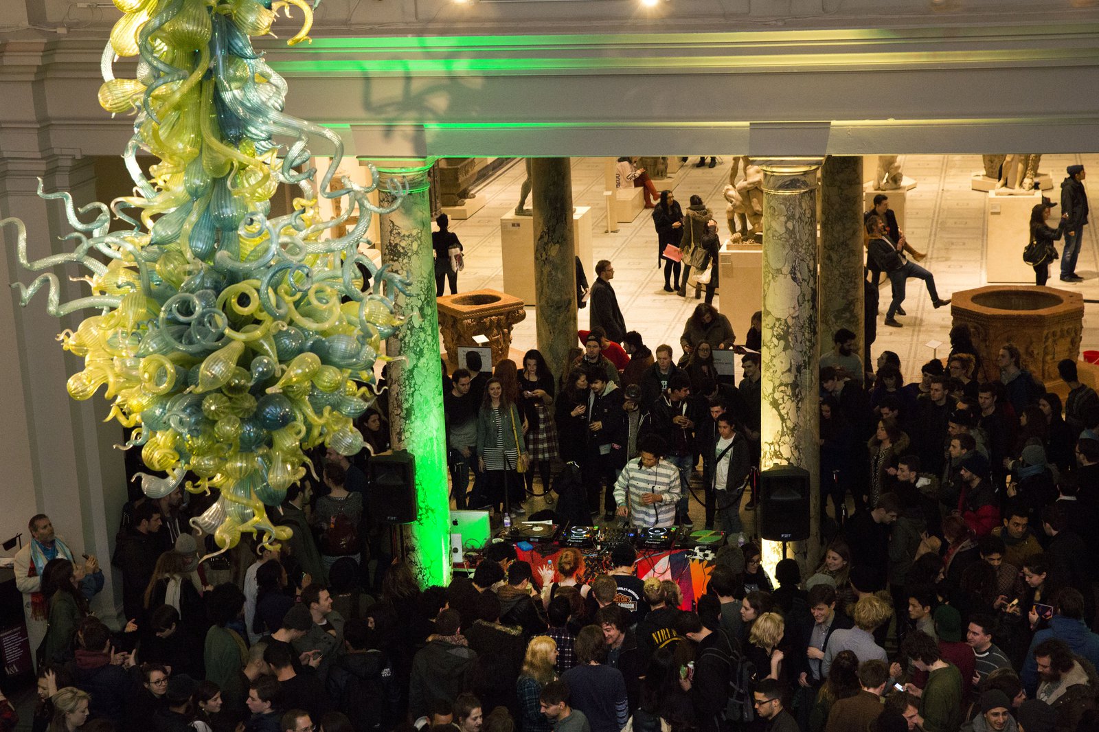 Victoria and Albert Museum opens porcelain courtyard