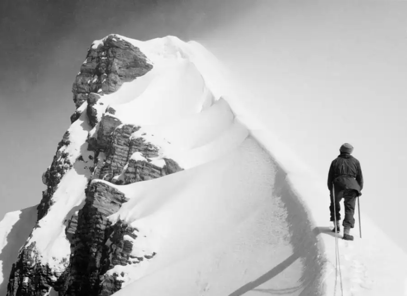 The Antarctic photography of Hurley and Ponting
