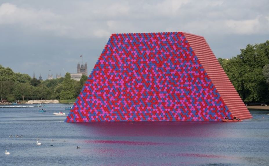 Christo's 'The London Mastaba' on the Serpentine Lake. Courtesy of the Serpentine Galleries.