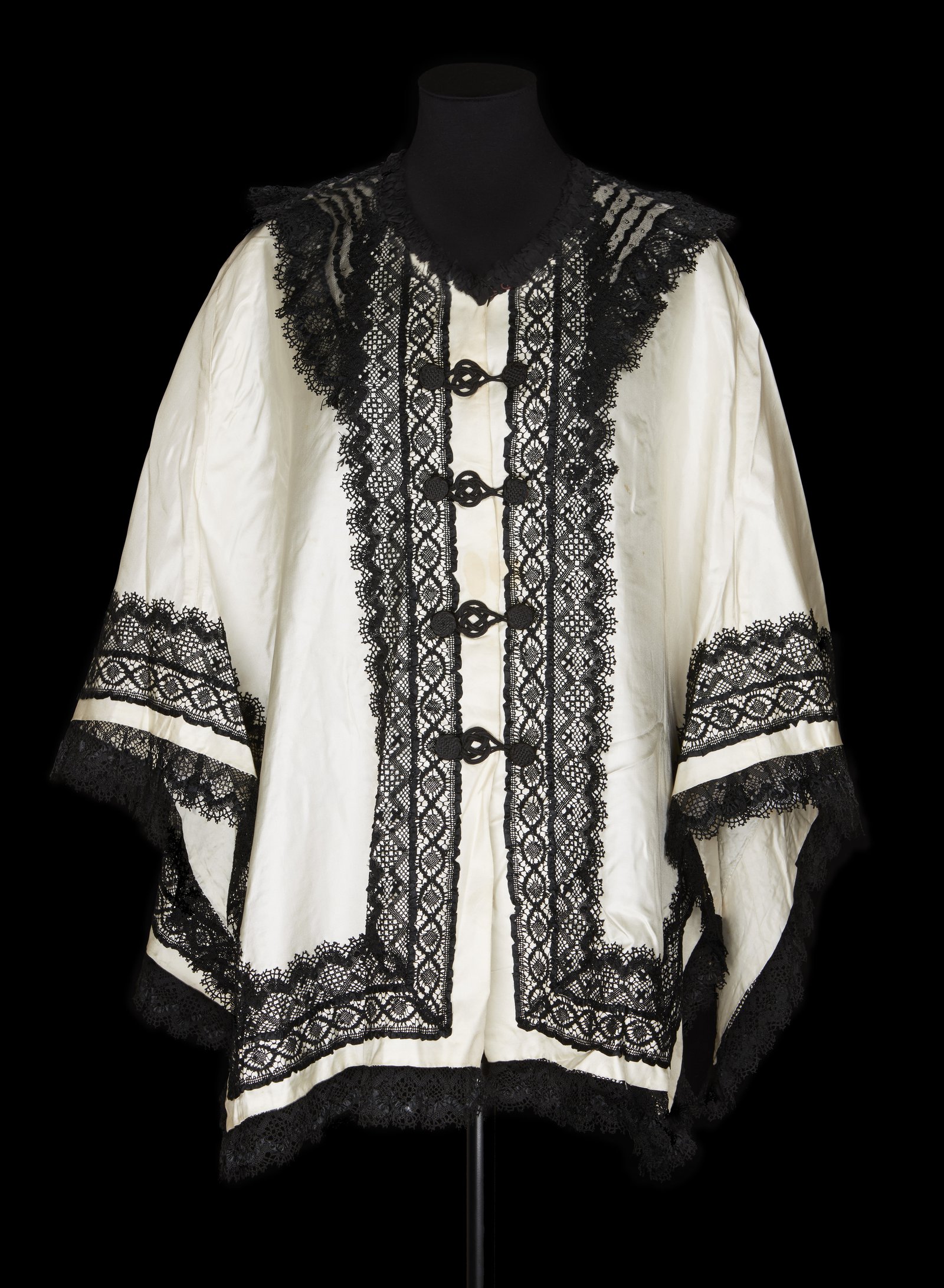 Queen Victoria silk and lace cape, 1860-80 (c) Historic Royal Palaces