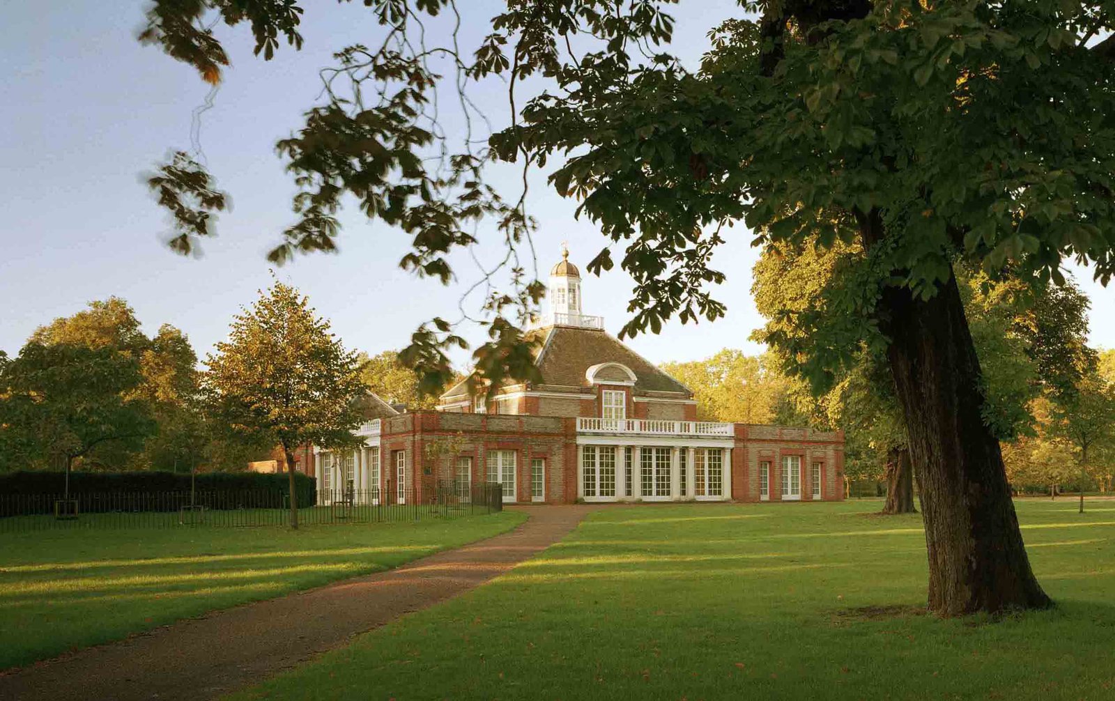 The Serpentine Gallery Photograph © 2007 John Offenbach