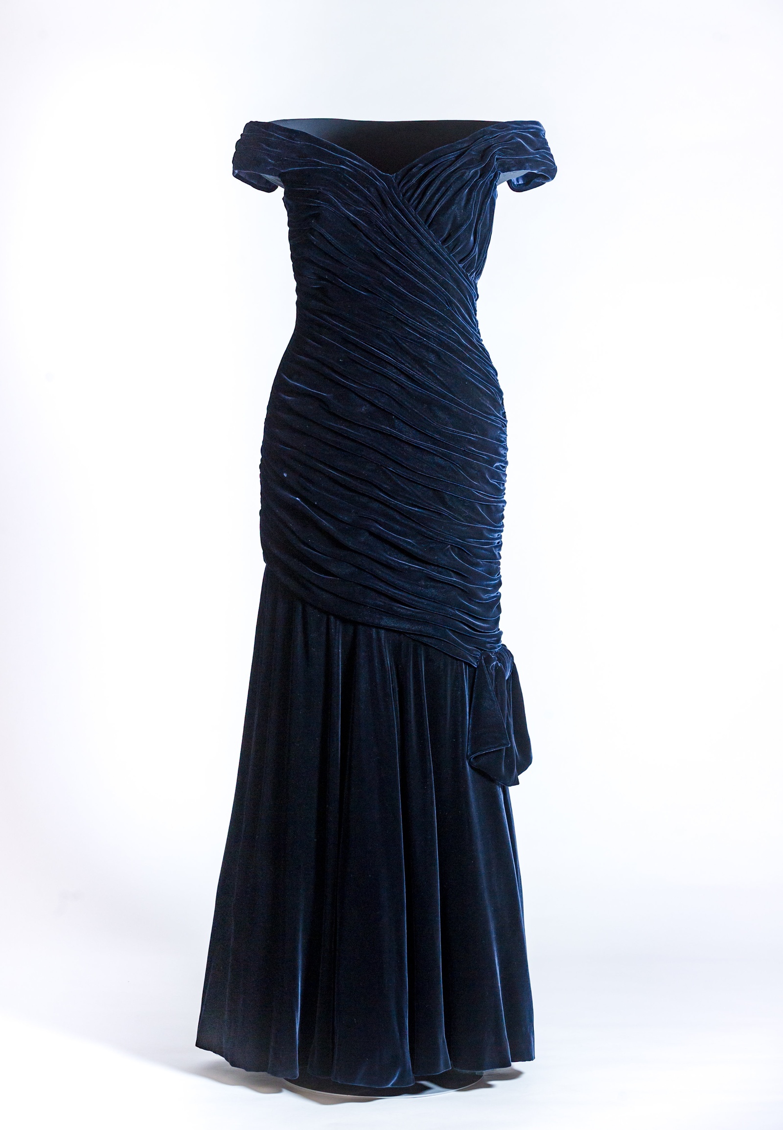 travolta_dress_-_ink_blue_velvet_victor_edelstein